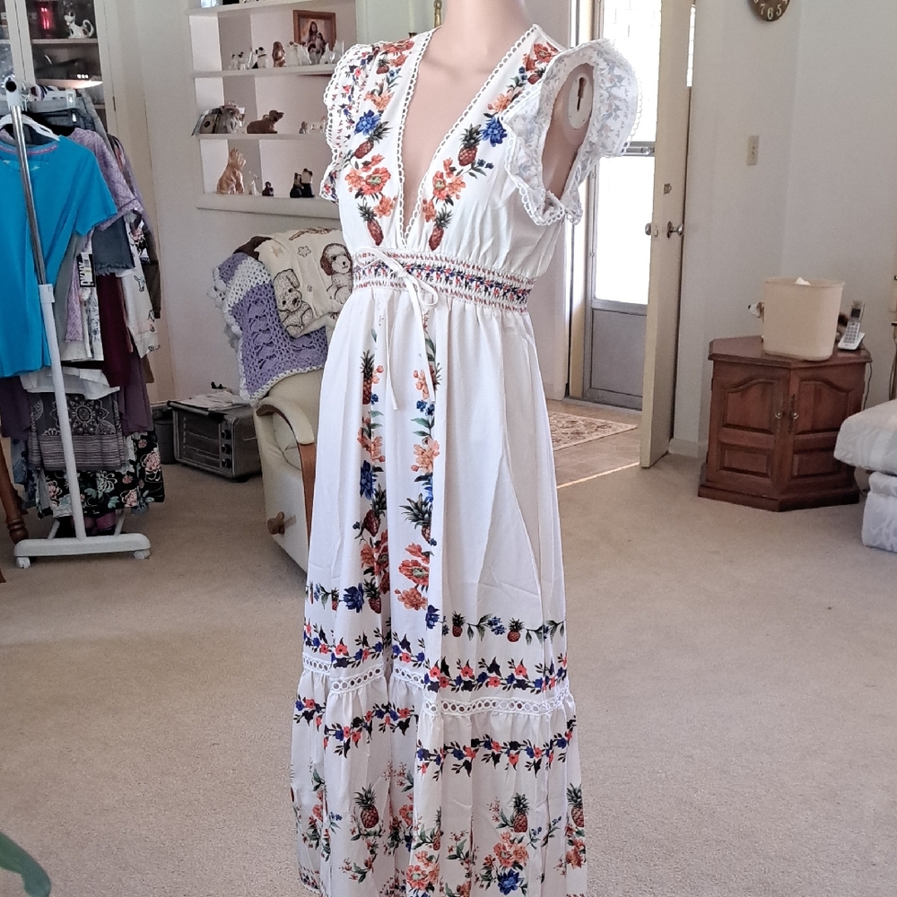 sunday up White Floral Embroidered Maxi Dress medium